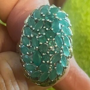 Vintage Women’s Elegant Silver and Green Gemstone 1 Ring Jewelry